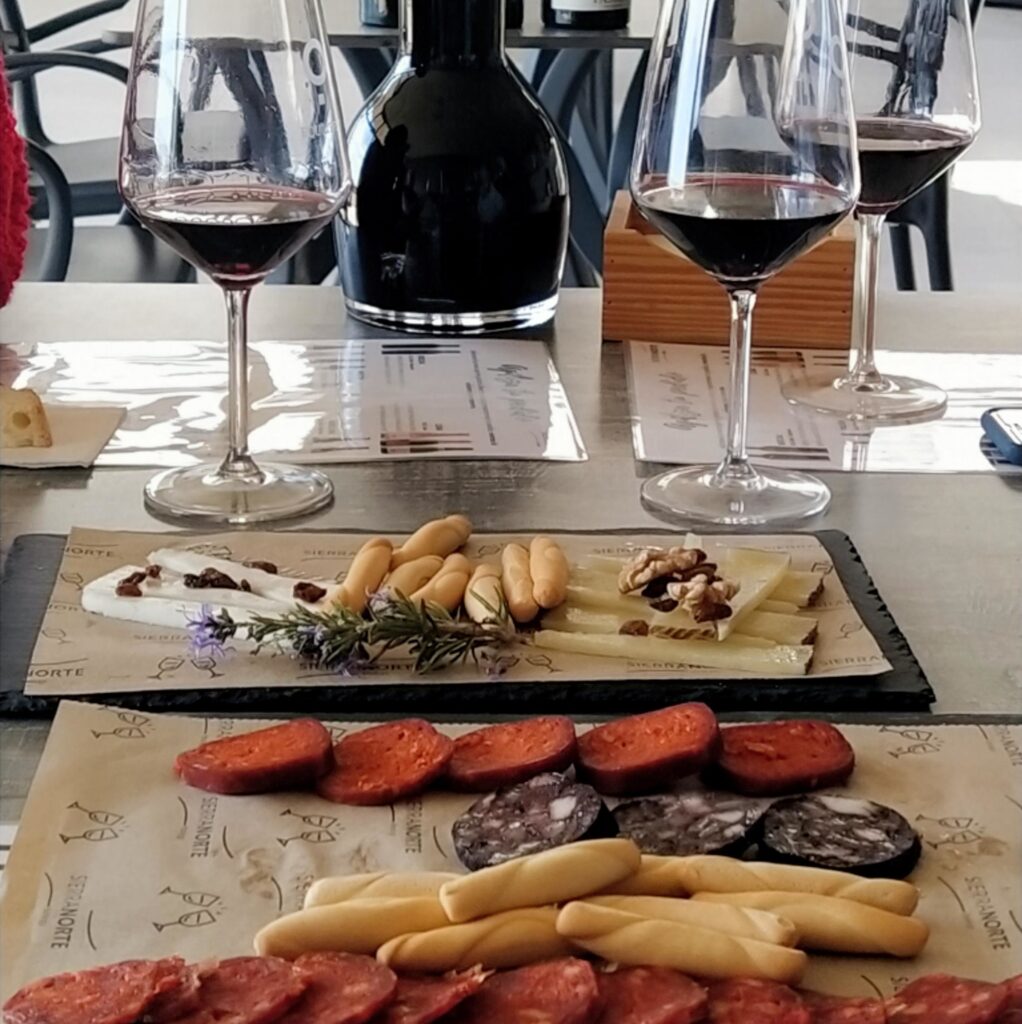 VisitayComidaBodegaCEAR